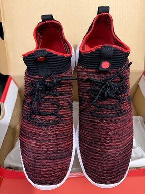 Nike Roshe Flynit V2 Chile Red. Men size 8